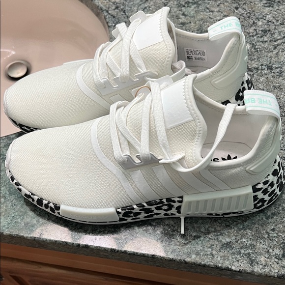 Adidas Women's Cream Sneakers with Black Pattern - Picture 2 of 3